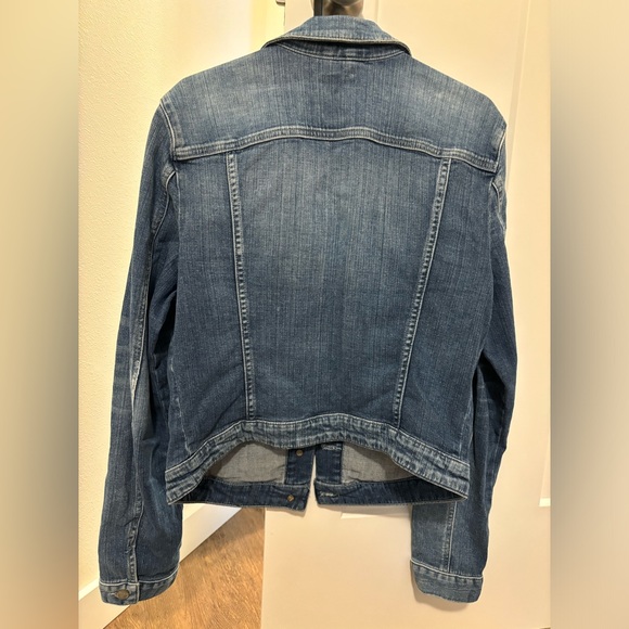 Guess - Picture 5 of 7